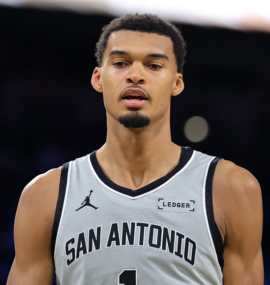 开云体育下载-亚历山大34+5+5被批胜之不武，文班亚马历史第二人，雷霆复仇马刺