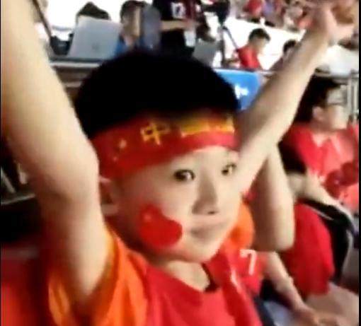 足球从娃娃抓起!围观隔壁国家小朋友们的足球周末