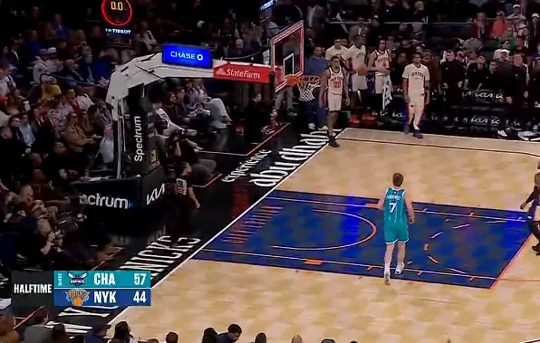 开云体育app-半场：尼克斯以44-57落后黄蜂，麦克布莱德18分鲍尔12+5+5